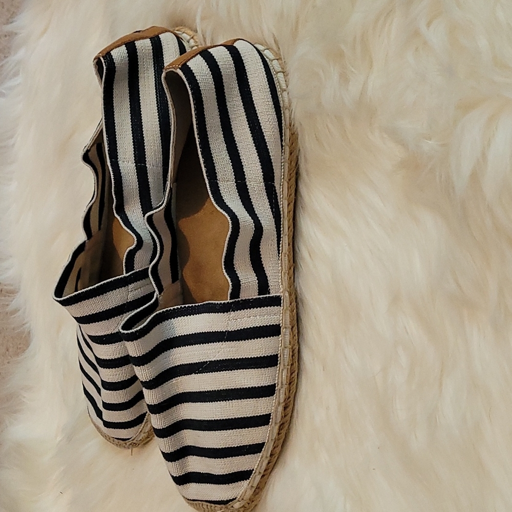 Vionic Shoes - Picture 2 of 5